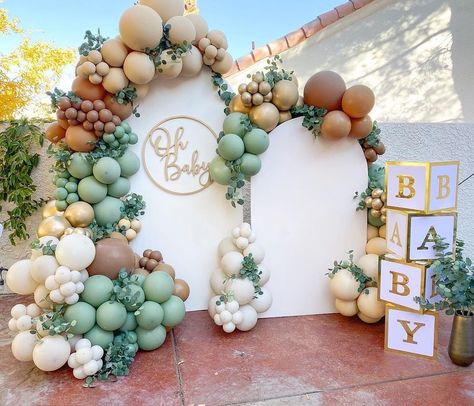 Baby Shower Verde, Baby Shower Balloon Arch, Idee Babyshower, Boy Baby Shower Ideas, Baby Shower Decoration, Green Balloon, Dusty Green, Custom Balloons, Safari Baby Shower