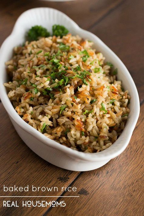 Brown rice gets a makeover with garlic and fresh herbs then baked until perfectly fluffy - this baked brown rice will be your new side dish staple! Brown Dishes, Baked Brown Rice, Brown Rice Cooking, Rice Side, Brown Rice Recipes, Rice Side Dishes, Side Recipes, Rice Dishes, Biryani