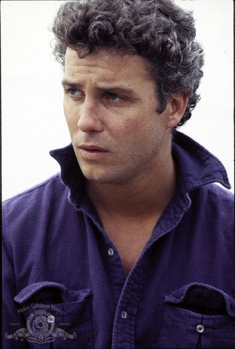 william petersen--first saw him in Live and Die in LA. Again, it was him in some tight jeans. I am a sucker for a man in tight jeans......fan me. William Petersen, Csi Las Vegas, Good Looking Men, American Actors, Old Hollywood, Serie Tv, Personal Trainer, Favorite Celebrities, Movie Stars