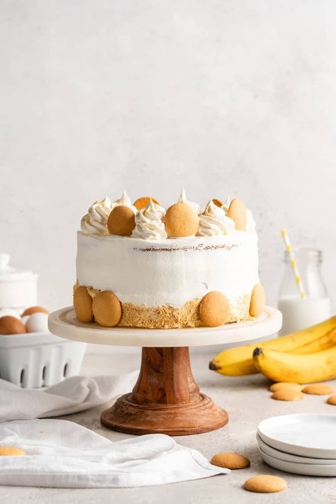 This Southern Banana Pudding Cake pairs layers of tender banana cake, creamy homemade custard, crunchy vanilla wafers, and luscious whipped cream! Southern Banana Pudding, Banana Pudding Cake, Homemade Banana Pudding, Homemade Custard, Nilla Wafers, Leftover Cake, Creme Egg, Layered Cake, Vanilla Custard