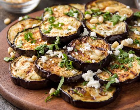 Aubergines-et-feta-roties-au-four Lemon Butter Sauce Pasta, Sauteed Eggplant, Lemon Pasta Recipes, Chicken Parmesan Meatballs, Eggplant Recipes Easy, Butter Pasta, Easy Pasta Dishes, Lemon Pasta, Eggplant Recipes