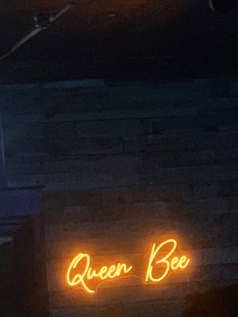 Queen Bee Aesthetic, Bee Aesthetic, Queen Energy, Ghost Hunters, Queen Bee, Queen Bees, Monster High, Reign, Cobalt