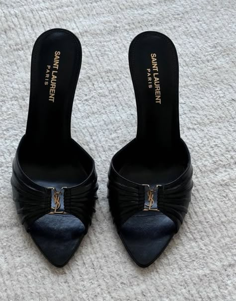 Pretty Heels, Ysl Heels, Shoes Heels Classy, Vintage Heels, Heels Classy, Fancy Shoes, Girly Shoes, Aesthetic Shoes, Shoe Inspo