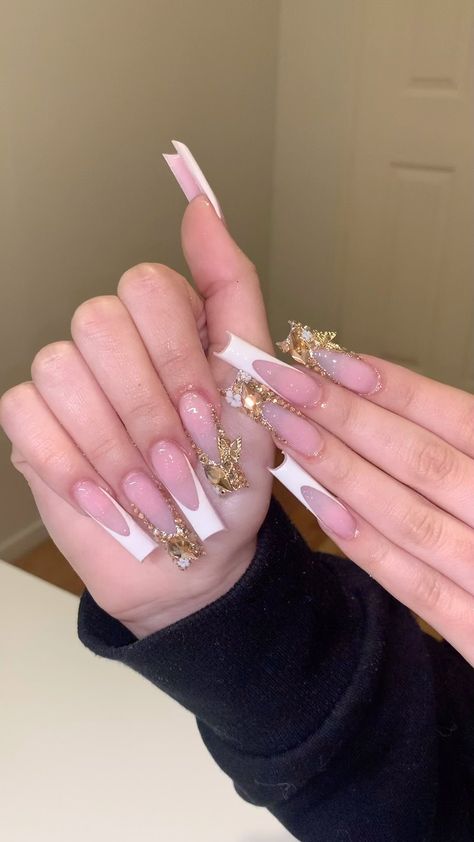 Gucci Nails, Colored Acrylic Nails, Girly Acrylic Nails, Pretty Gel Nails, Exotic Nails, Nail Sets, Acrylic Nails Coffin Pink, Long Square Acrylic Nails, Bling Acrylic Nails