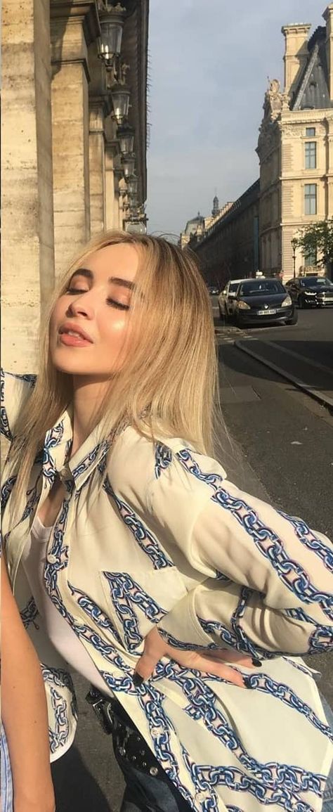 Sabrina Carpenter Sister, Estilo Madison Beer, Sabrina Carpenter Style, Sabrina Carpenter Outfits, Chica Cool, 90s Runway Fashion, Best Photo Poses, Girl Meets World, Sabrina Carpenter