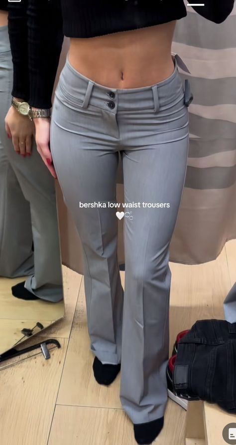 Check more at https://beautyfashionideas.com/heels/8699/ Sixth From Outfit Ideas, Siren Work Outfits, Sixth Form Outfits Dress, Middle Age Woman Outfit, Six Form Outfits Uk Formal, Office Siren Pants, Office Siren Outfits Women, Work Fits Aesthetic, Fitted Pants Outfit