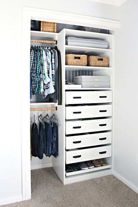 Teen Closet, Reka Bentuk Bilik Tidur, Kids Bedroom Organization, Closet Ikea, Organized Closet, Teenage Boy Room, Boys Closet, Boy Bedroom Design, Kids Closet Organization