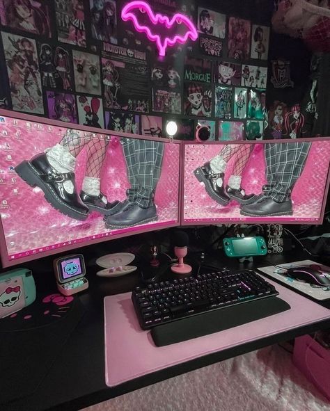 Pink And Black Set Up Gaming, Pc Setup Pink And Black, Monster High Gaming Setup, Black And Pink Gaming Room, Black And Pink Gamer Setup, Black Pink Pc Setup, Black And Pink Desk Setup, Pc Setup Aesthetic Black, Gaming Setup Black And Pink