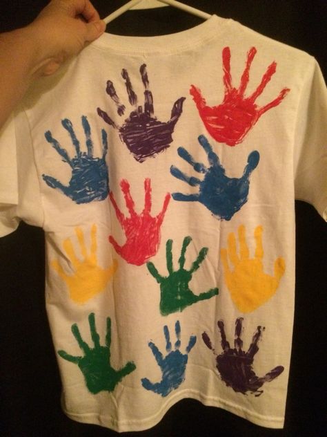 Holi T Shirt Painting, Kindy Graduation, Handprint Shirt, Decorating Shirts, Handprint Painting, Paint Shirt, Halloween Crafts Preschool, Painting Hoodie, Circus Theme Party