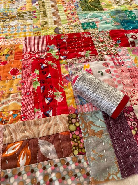 Crumb Quilts Ideas Easy, Modern Scrappy Quilts, Crumb Quilting Tutorials, Crumb Quilts Free Pattern, Crumb Quilts Ideas, Sewn Art, Crumb Quilting, Crazy Quilt Tutorials, Crumb Quilts