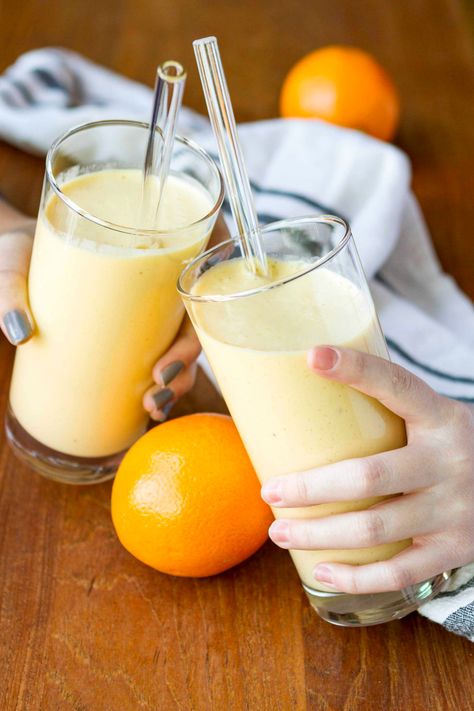 Vitamin C Immune Booster Citrus Smoothie -- This healthy citrus smoothie recipe is packed with ingredients that will help keep your immune system in top shape for fighting cold and flu... Added bonus, it tastes AMAZING! | citrus smoothie almond milk | citrus smoothie vitamin c | citrus smoothie mornings | orange smoothie | mango smoothie | find the recipe on unsophisticook.com #smoothies #vitaminc #orange #mango #blenderrecipes Citrus Smoothie Recipes, Smoothie Almond Milk, Smoothie Mango, Citrus Smoothie, Apricot Smoothie, Healthy Fruit Smoothies, Healthy Meals Recipes, Smoothies With Almond Milk, Orange Smoothie