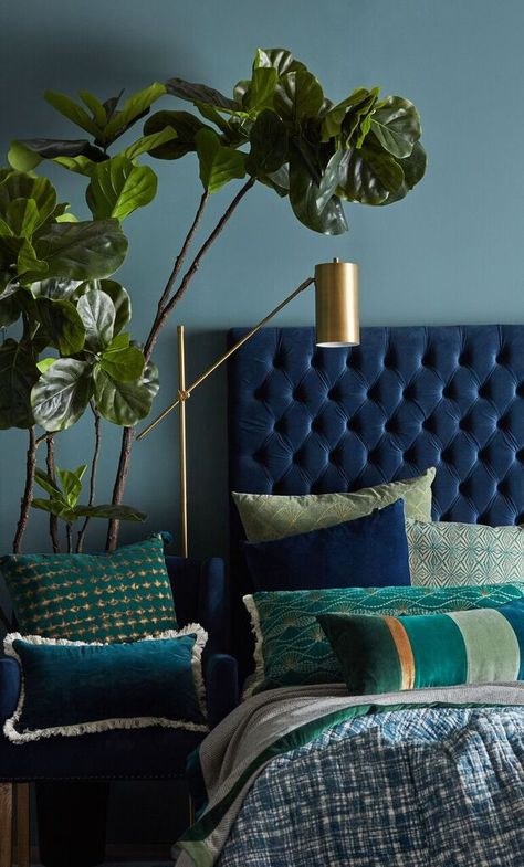 Navy Bedrooms, Blue Headboard, Navy Blue Bedrooms, Teal Bedroom, Bed Design Modern, Bantal Sofa, Gold Bedroom, Bedroom Green, Blue Bedroom