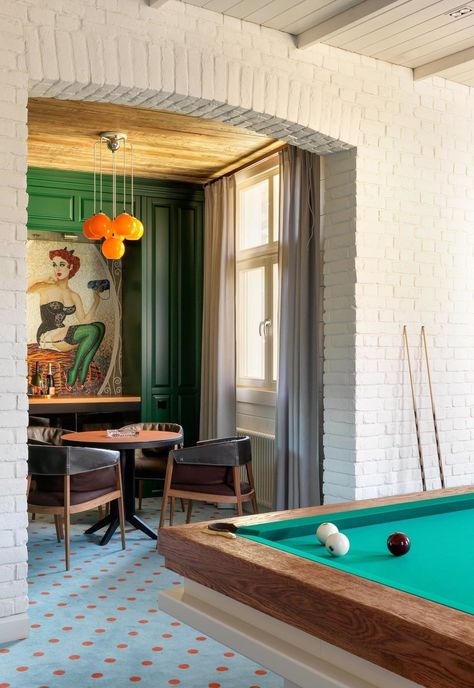 Green Pool Table Room Ideas, Home Game Room Design, Vintage Games Room, Pool Table Rooms, Pool Table Aesthetic, Vintage Pool Table, Basement Pool Table, Vintage Game Room, Billards Room