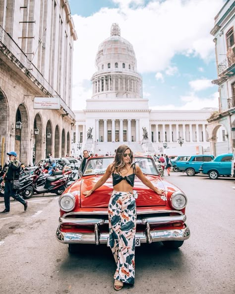 Cuba Girl, Cuba Outfit, Havana Vieja, Cuba Fashion, Cuba Pictures, Paris Instagram Pictures, Cuba Photography, Cuba Photos, Poses For Pictures Instagram