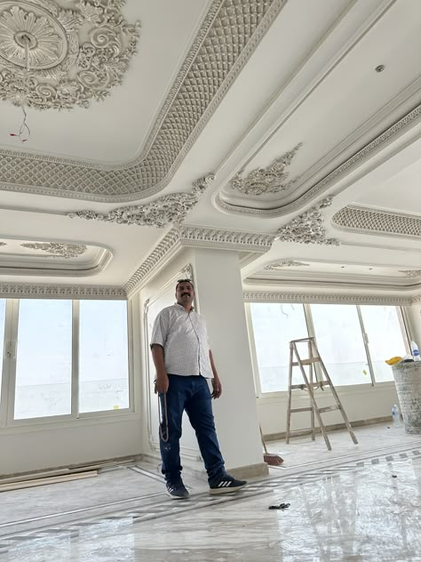 Roof Seeling Design Bedroom Simple, Pop Roof Design For Bedroom, Roof Design For Bedroom, Seeling Design Bedroom Simple, Ceiling Moulding, Marriage Hall, Sealing Design, Jaali Design, Ceilings Design