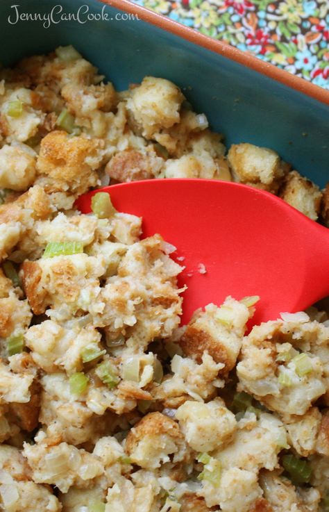 White Bread Stuffing Recipes, White Bread Dressing Recipe, Make Ahead Dressing For Thanksgiving, Make Ahead Stuffing Thanksgiving, Bread Dressing Recipes, Bread Stuffing For Turkey, Simple Stuffing, Make Ahead Stuffing, Turkey Brining