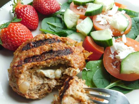 Turkey burgers have become a popular alternative to traditional beef burgers, and for good reason. These burgers offer a healthier… Salsa Burgers, Ww Sandwiches, Cheese Stuffed Burgers, Ww Lunch, Turkey Stew, Stuffed Burger, Stuffed Burgers, Cheese Burgers, Stuffed Turkey