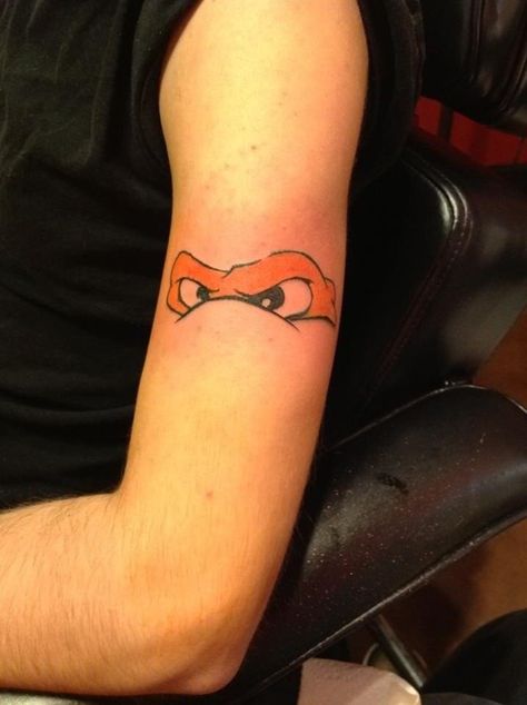 Teenage Mutant Ninja Turtle mask/eye tattoo.. My brother would love this!! Michelangelo Tattoo, Ninja Turtle Tattoos, Ninja Turtle Mask, Turtle Tattoos, Turtle Tattoo Designs, Marquesan Tattoos, Mens Shoulder Tattoo, Back Of Shoulder Tattoo, Mask Tattoo