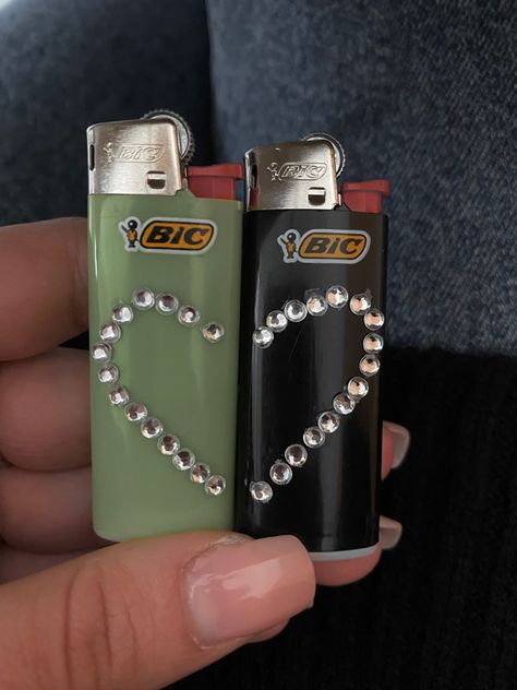 Customized Lighters For Boyfriend, Slytherin House Aesthetic, Decorating Lighters, Lighters Decorated Diy, Matching Lighters, Aesthetic Lighter, Lighter Heart, Lighter Art, Custom Lighters