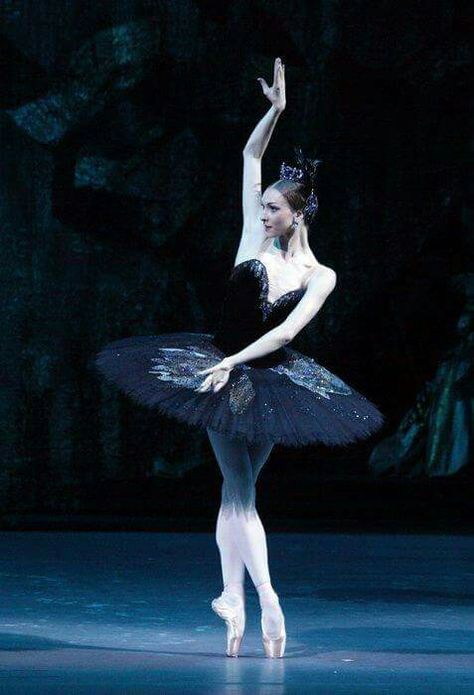 <<Olga Smirnova in "Swan Lake" # Bolshoi Ballet>>✯ Ballet beautie, sur les pointes ! ✯ Olga Smirnova, Swan Lake Ballet, Ballet Images, Bolshoi Theatre, Dance Forever, Ballet Beauty, Bolshoi Ballet, Ballet Poses, Russian Ballet