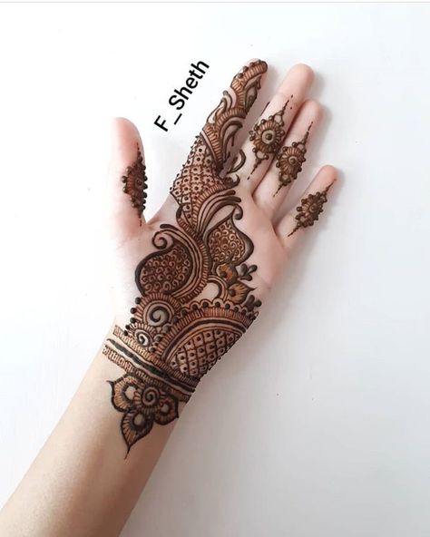 👍 or 👎 🤔 FOLLOW US FOR MORE 🔽 @henna.art.lovers @henna.art.lovers @henna.art.lovers ➖➖➖➖➖➖➖➖➖➖➖ #henna #hennafun #hennaart #hennainspire… Mahendi Designs Latest Front Hand, Mehndi Designs Finger, Henna Hand Designs, Easy Mehndi Designs, Art Freedom, Latest Arabic Mehndi Designs, Modern Mehndi, Simple Arabic Mehndi, Front Mehndi Design