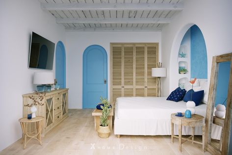 Mediterranean Interior Design Style Bedroom, Greek Style Bedroom, Santorini Interior Design, Island Bedroom Decor, Santorini Bedroom, Greece Bedroom, Greek Bedroom, Beach Apartment Decor, Sandos Cancun