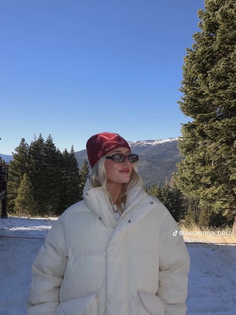 Cool Snowboarding Outfit, Ski Outfit Aesthetic, Girls Ski Trip, Ski Fits, Winter Vacation Outfits, Ski Trip Outfit, Ski Pictures, Apres Ski Outfits, Ski Aesthetic