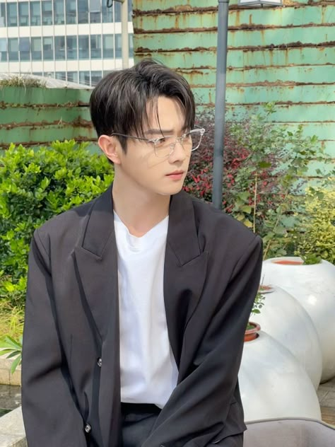 Xu Kai Aesthetic, Xu Kai Boyfriend Material, Zgdx Gaming, Xu Kai Soso, Xu Kai Smile, Actor Chinese, Korean Photoshoot, Straykids Hyunjin Photoshoot, Xu Kai