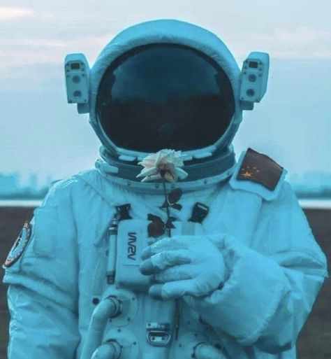 Close Minded People, Get Uncomfortable, Flying The Nest, Astronaut Illustration, Close Minded, Music Cover Photos, Astronaut Wallpaper, Color Design Inspiration, Astronomy Art