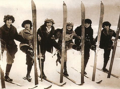 Ski Trends, Vintage Ski Photos, Women Skiing, Old Skis, Ski Pictures, Vintage Skiing, Ben Lomond, Ski Vintage, Vintage Ski Posters