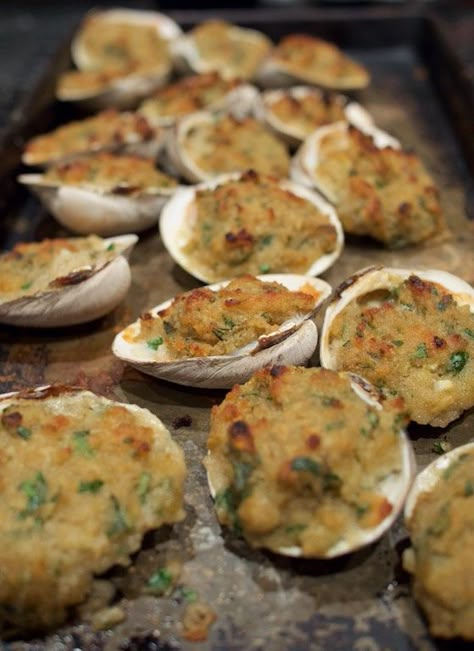 Clams Oreganata Recipes, Italian Fish Recipes Christmas Eve, Christmas Eve Fish Dishes, Seven Fishes Christmas Eve, Clams Oreganata, Italian Christmas Eve Dinner, Baked Clams, Christmas Eve Meal, Entertainment Recipes