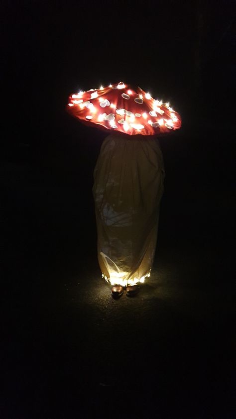 Toadstool mushrooms fancy dress costume diy Country Fair Outfits, Mushroom Costumes, Mushroom Project, Cottage Outfits, Mushroom Hats, Mushroom Outfit, Ren Faire Ideas, Mushroom Costume, Cute Couples Costumes