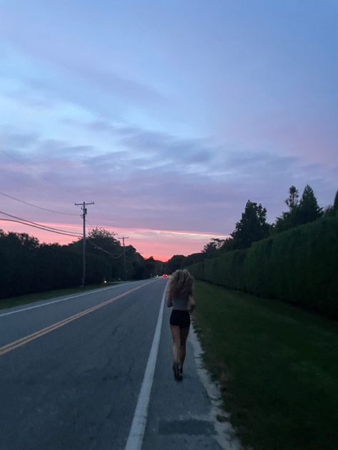 Exercise Aesthetic, Running Pictures, Fitness Vision Board, Summer Running, Vision Board Pictures, Dream Vision Board, Runners High, Aesthetic Sunset, Running Inspiration