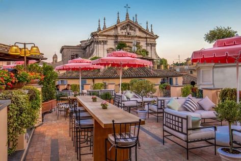 Best Rooftop Bars in Rome, La terrazza del cesari, pantheon Rooftop Bar Rome, Rome Nightlife, Rooftop Bar Design, Rome Restaurants, Travel Rome, Le Vatican, Best Rooftop Bars, Piazza Navona, Garden Umbrella