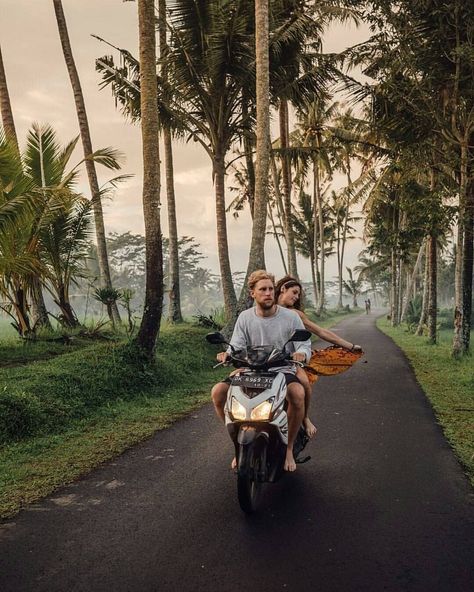 Dream Couple Vacation, Thailand Couple Photography, Bali Couple Poses, Couple Bali Photo Ideas, Thailand Photo Ideas Couple, Thailand Couple Pictures, Bali Couple Photos, Bali Instagram Pictures, Bali Picture Ideas