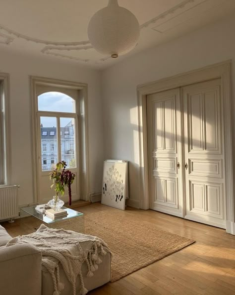 New York Classic Apartment, French Townhouse Interior, Cozy New York Apartment, Small Parisian Apartment, Parisian Apartment Aesthetic, Pantry Door Ideas, Parisian Interior, French Apartment, Kitchen Transformation