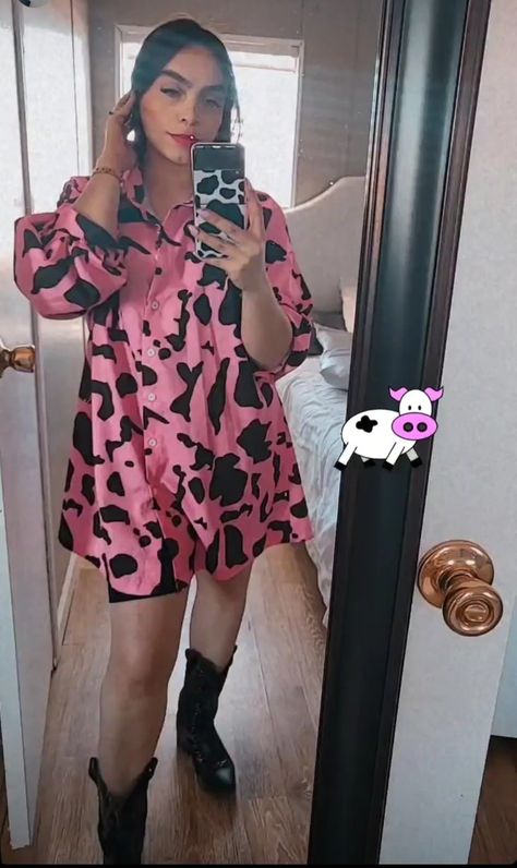 #pink#boots#cow Pink Cow Outfit, Cowboy Boot Outfits, Cow Outfits, Boot Outfits, Pink Cow, Pink Boots, Cowboy Boot, Western Outfits, Boots Outfit