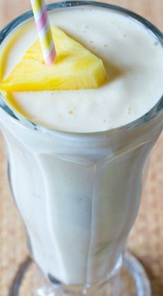 Pineapple Milkshake Recipe, Pineapple Milkshake, Fruit Milkshake Recipe, Malt Recipe, Pineapple Shake, Yummy Milkshake Recipes, Fruit Milkshake, Homemade Milkshake, Pineapple Lemonade