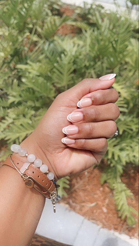 French Manicure Acrylic Nails Short, French Tips Modern, Double Line French Tip Nails Short, Modern French Manicure Trends 2023, 2 Line French Tip, Round Minimalist Nails, Modern French Tips Nails, Classy Almond Nails French Tips, French Tip Dot Nails