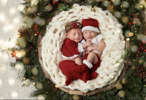 Twin Christmas Photos, Twins First Christmas Pictures, Twin Baby Christmas Photos, Twins Christmas Pictures, Twin First Christmas Pictures, Newborn Twins Christmas Pictures, Newborn Twin Christmas Photos, Twin Holiday Photos, Twin Christmas Pictures