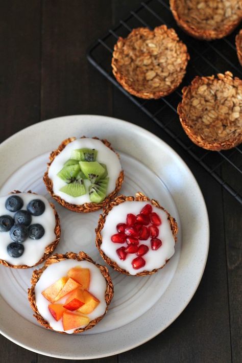 Brunch Party Menu, Breakfast Brunch Party, Granola Cups, Fruit And Yogurt, Brunch Appetizers, Make Ahead Brunch, Yogurt Granola, Breakfast For A Crowd, Make Ahead Appetizers