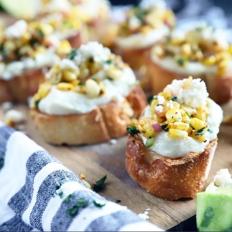 Corn Flavors, Corn Appetizers, Grilled Mexican Street Corn, Healthy Pork Chop Recipes, Crostini Appetizers, Homemade Appetizer, Grilled Corn Salad, Hot Cross Buns Recipe, Crostini Recipes