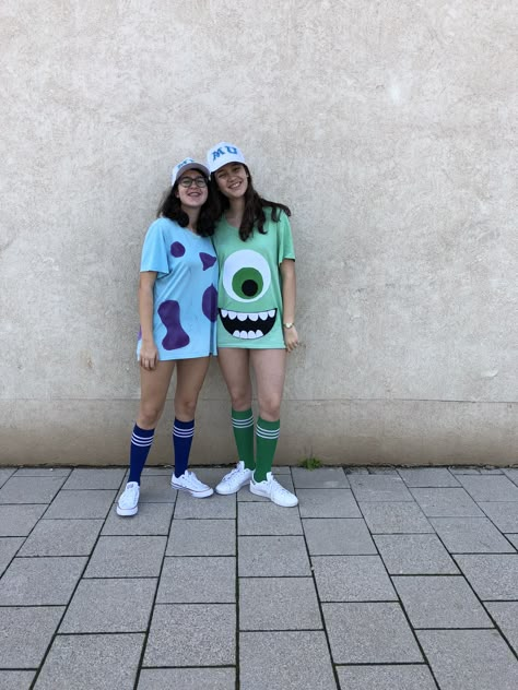 Mike And Sully Costume Best Friends, Mike And Sully Halloween Costumes, Mike Wazowski And Sully Costume, Cute Two Person Halloween Costumes, Partner Halloween Costumes Bff, Partner Costumes Friends, Two Person Halloween Costumes Bff, Costumes For 2 Friends, 2 Person Halloween Costumes Friends