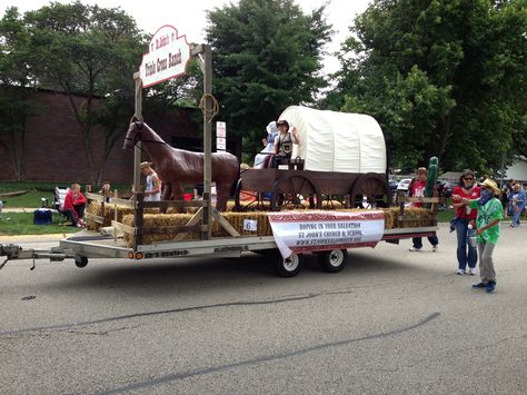 Thanks, Pinterest, for all the great ideas...our float turned out great! County Fair Parade Float Ideas, Wild West Parade Float Ideas, Parade Float Diy, Wild West Party Theme, Western Vbs, Parade Float Ideas, Covered Wagons, Homecoming Floats, Christmas Parade Floats