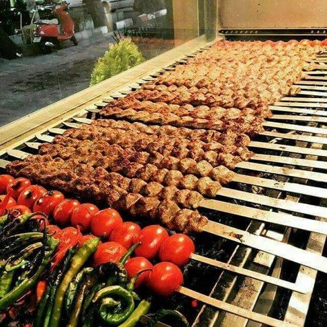 Kabob kabab koobideh Kebab Koobideh, Pakistan Food, Bbq Catering, Doner Kebab, Persian Cuisine, Iranian Food, Kebab Recipes, Persian Food, Cheap Eats