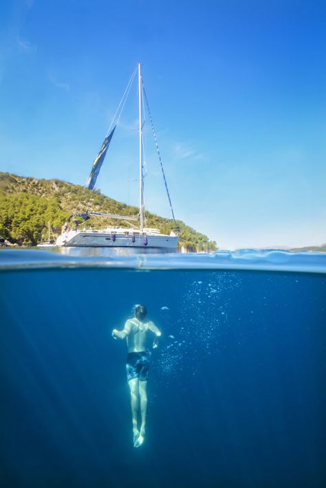 Underwater Photography - How To Take Underwater Photos via www.thewanderinglens.com Best Scuba Diving, Underwater Camera, Underwater Photos, Photography Guide, Water Photography, Dubrovnik Croatia, Photography Classes, Calm Water, Best Photo