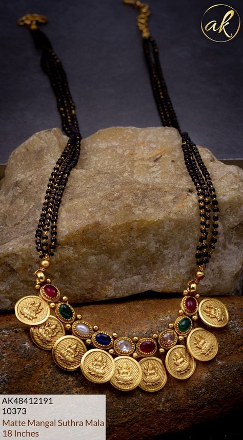 Lakshmi Kasula Nallapusalu, Simple Navaratna Necklace, Black Beads With Kasu, Kasu Necklace Designs, Nallapusalu Designs Gold, Pretty Gold Necklaces, Jewelry Necklace Simple, Gold Jewels Design, Black Beads Mangalsutra Design