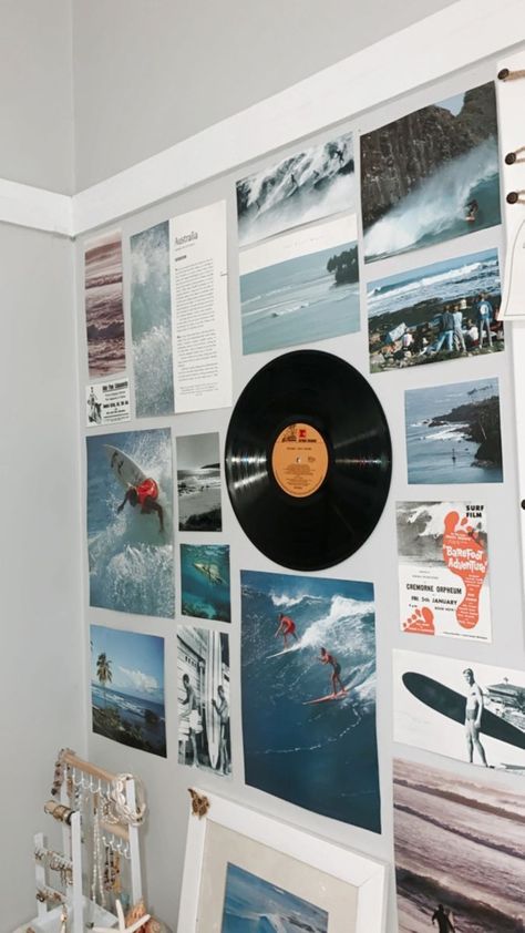 Surf Room Ideas Aesthetic, Surf Wall Collage, Beachy Picture Wall Collage, Beach House Photo Wall, Bedroom Ocean Decor, Room Decor Surf Style, Beach Room Collage, Bedroom Ideas Surf, Beach Collage Wall