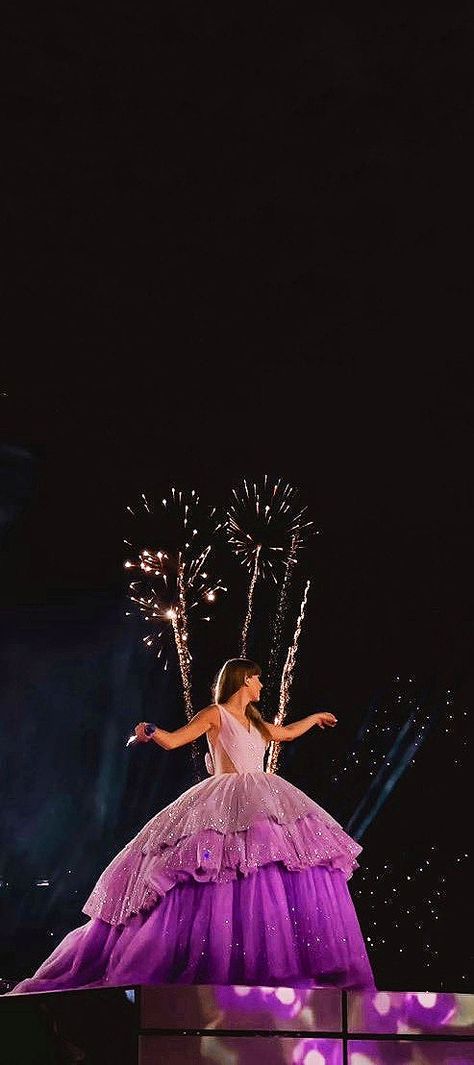 Taylor Swift Wallpaper Eras Tour, Subtle Taylor Swift Wallpaper, Eras Tour Speak Now, Speak Now Eras Tour, Taylor Swift Enchanted, Taylor Swift Singing, Taylor Swift Speak Now, Estilo Taylor Swift, Taylor Swift Music