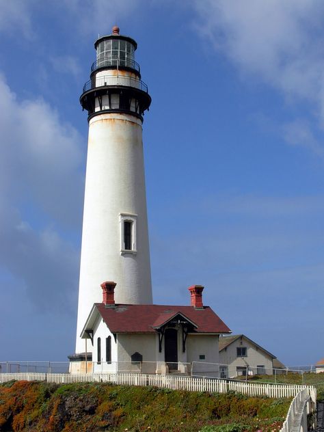 Pigeon Point Lighthouse, CA  Being one of the tallest lighthouses in the western area of the United States the Pigeon Point lighthouse, also known as Pigeon Point Station Light is one that should be seen at least once in your life. California Lighthouses, Lighthouse Lighting, Lighthouse Photos, Safe Harbor, Lighthouse Pictures, Beautiful Lighthouse, Beacon Of Light, Scenic Photography, California Usa